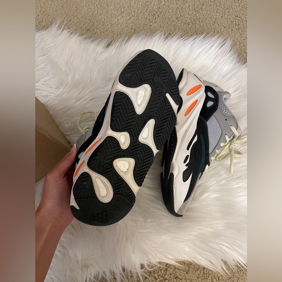 Adidas YEEZY Boost 700 Wave Runner - Picture 9 of 9